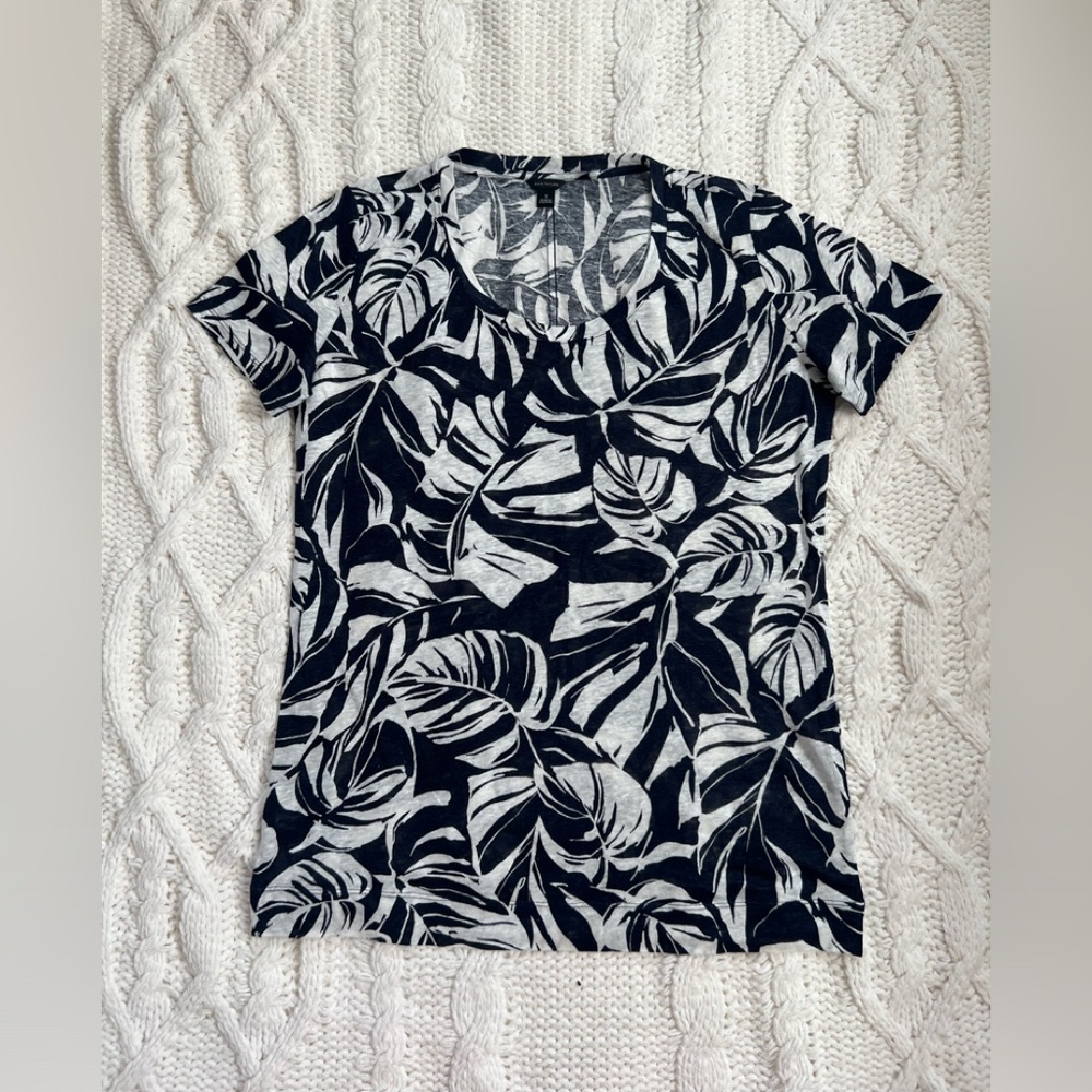 Beautiful Ann Taylor top 100% linen size small